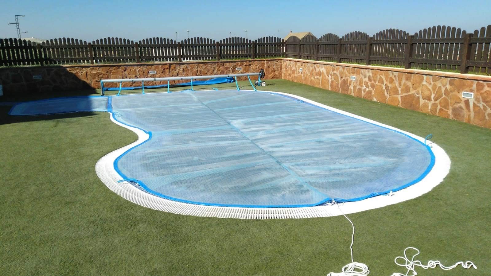 INTERNATIONAL COVER POOL Bâche Piscine à Geo Bubble pour Piscina 4x8 m 400µ (Seulement Cousu sur Les Bords)