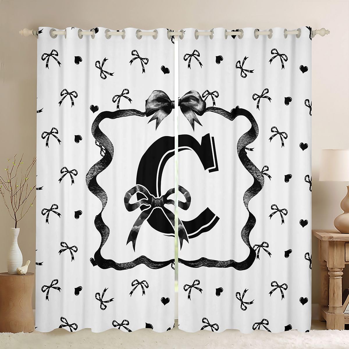 Homewish Spersonalizowane czarne zasłony okienne z kokardą, 132 x 160 cm, 2 zestawy paneli - inicjał litery C, kokardki, zasłony zaciemniające, czarno-biała kokarda, dekoracje okienne, wstążka, muszka