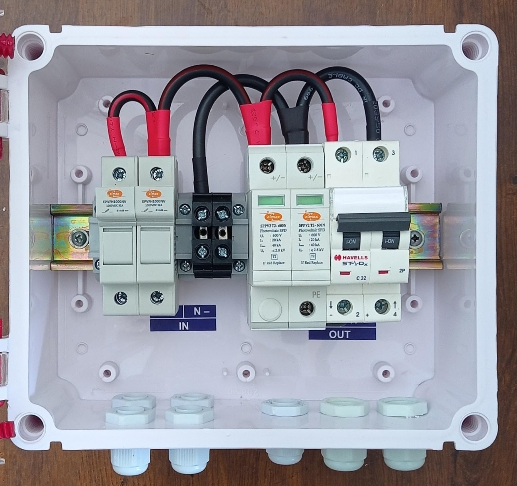 AJB DCDB 2 in 1 out 600V Inbuilt 2 x 20A Fuses, 600V SPD, 32A MCB (2 Series/String x up to 12 Panels Max.) (With MCB, 2IN1 600V)