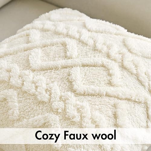 Miniatura 4 de MIULEE Paquete de 2 fundas de almohada decorativas de lana sintética de Navidad, suaves, mullidas, de forro polar corto, cuadradas, fundas de cojín