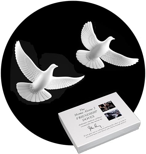 Solo en casa 2 palomas par auténticas réplicas hechas en Estados Unidos directamente de John Perry, quien las creó para la película