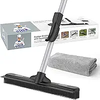 MR.SIGA Vassoura de borracha para remoção de pelos de animais de estimação com rodo embutido, escova 3 em 1 para tapete, alça ajustável de 155 cm, inclui 1 pano de microfibra para limpar o chão
