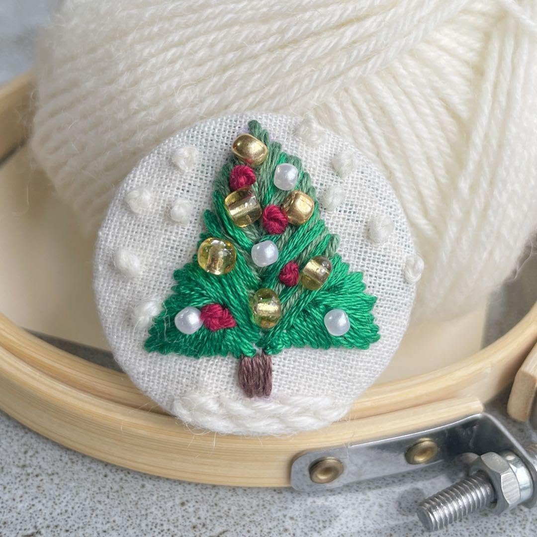 Amazon.co.jp: 煌めくクリスマスツリー 刺繍ブローチ くるみボタン 雪