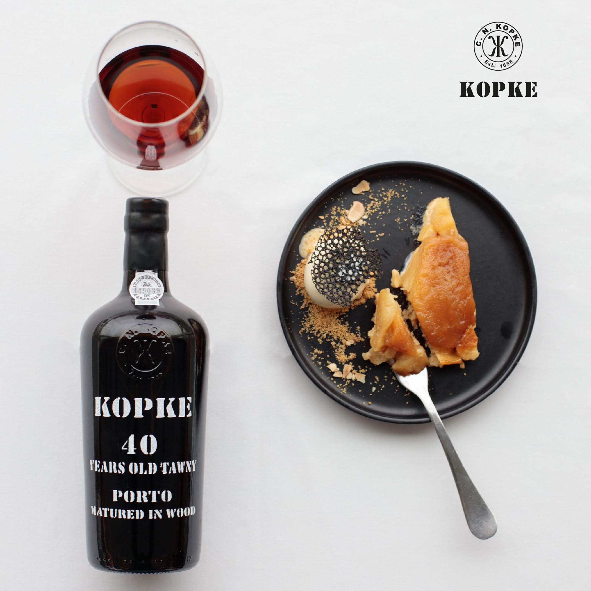 Kopke Porto Tawny 40 Ans – Un Porto Tawny Rouge d’Exception, Vieilli avec Savoir-Faire à partir des Meilleurs Cépages du Douro | Présenté dans un Coffret Cadeau en Bois Raffiné | 0,75L, 20% Vol.