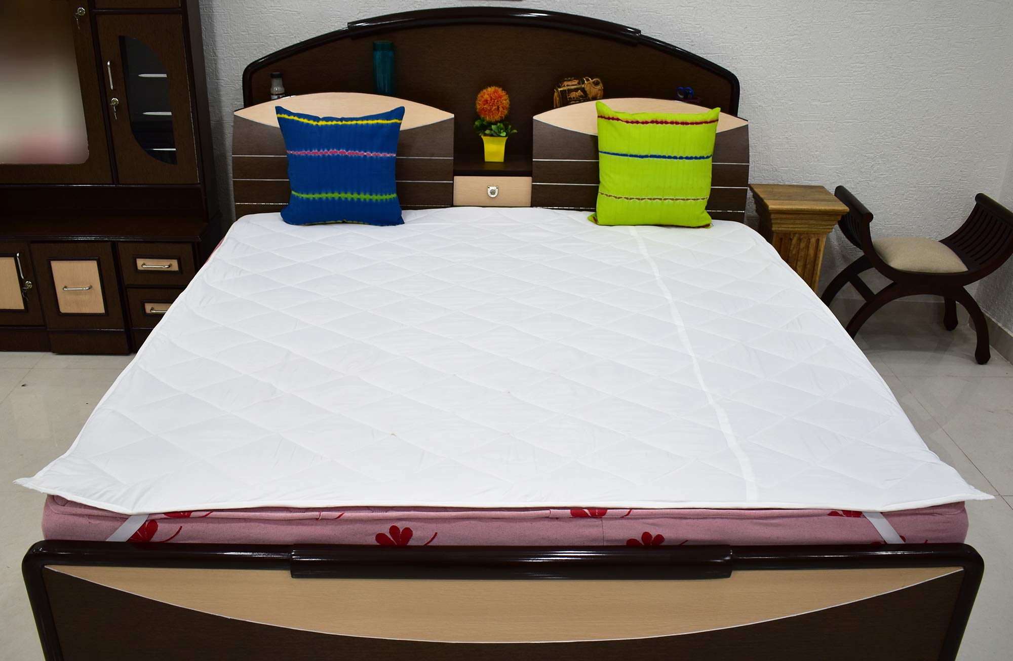 SamDecors Double Bed Microfiber Waterproof Dustproof Quilted King Size Mattress Protector (White, 72 inch x 78 inch)