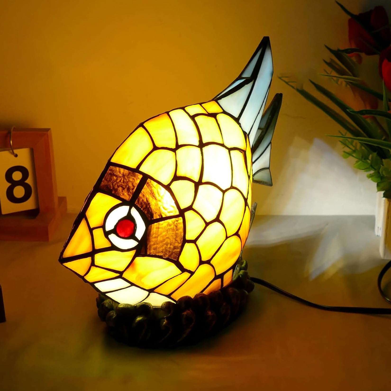 Pequeña lámpara de Noche Estilo Tiffany Mini lámpara de Mesa Decorativa lámpara de Lectura con Pantalla de Vidrio teñido de pez Amarillo Lindo lámpara de decoración para Dormitorio mesita