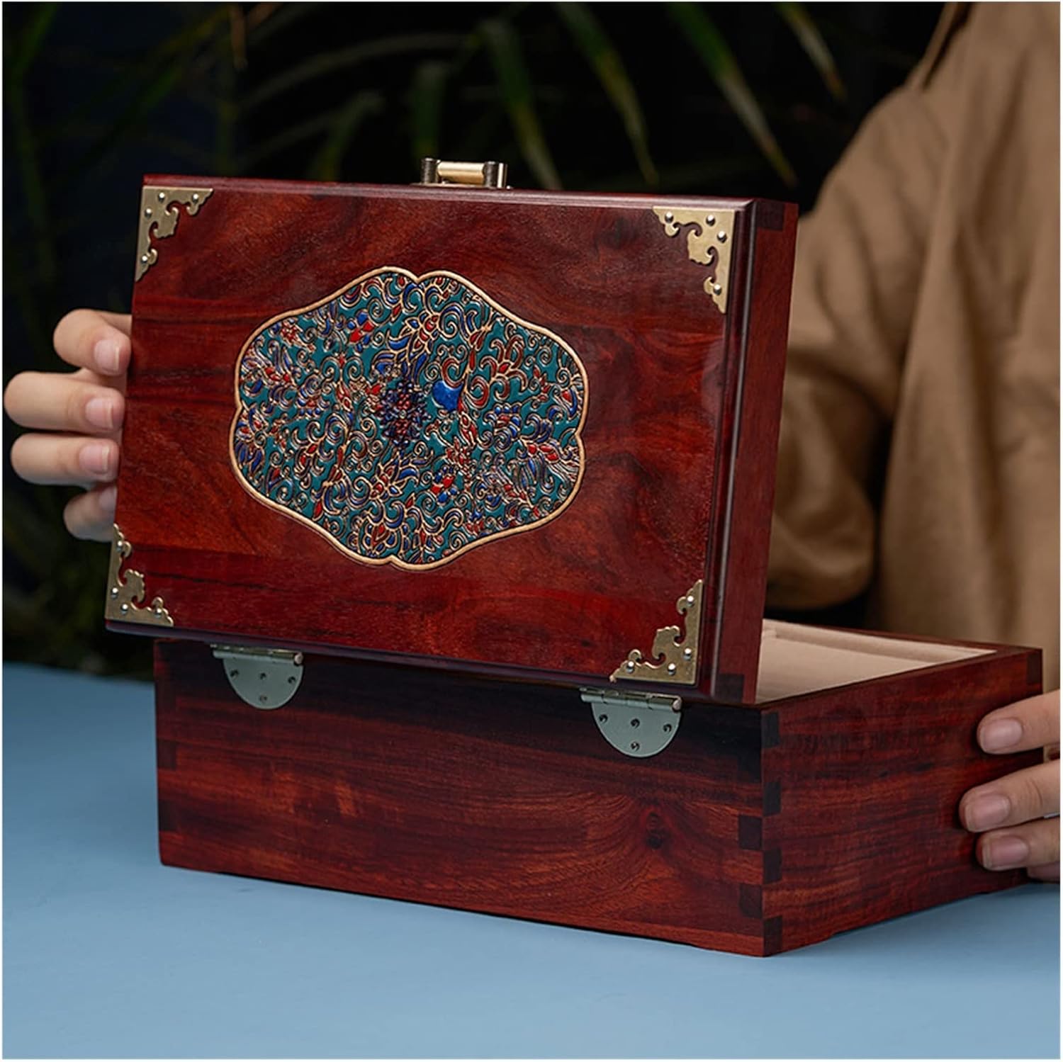 中国の伝統的な木製ジュエリーBOXと櫛 巾着袋と紙袋付 中国の伝統的な木製ジュエリーBOXと櫛 巾着袋と紙袋付 K