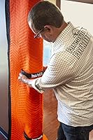 Vista 4 de Forearm Forklift FFDJSSWW - Protector de jamba de puerta, clip de resorte de acero, sostiene manta móvil o cartón al marco de la puerta para evitar