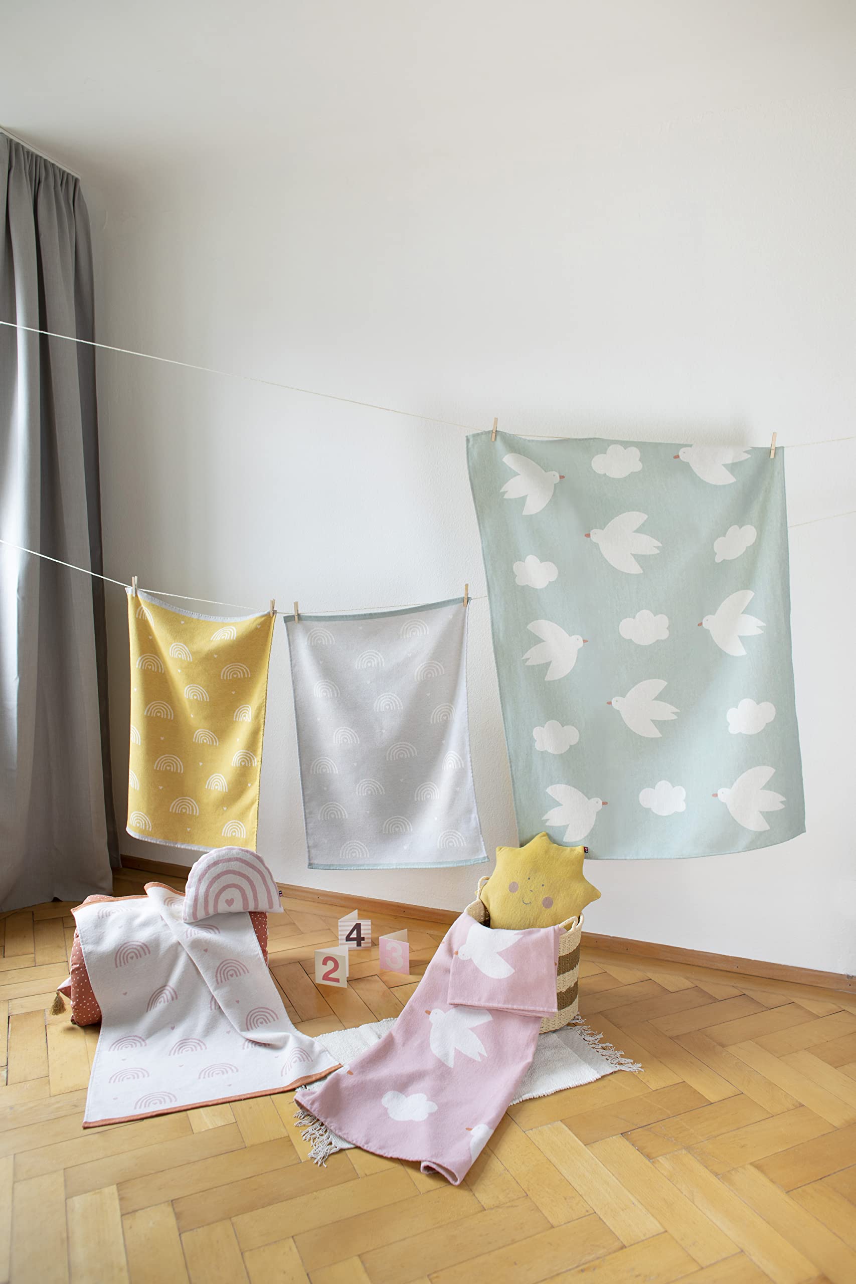 David Fussenegger Kinderdecke Lima 'Tauben' 100 x 140 cm Altrosa