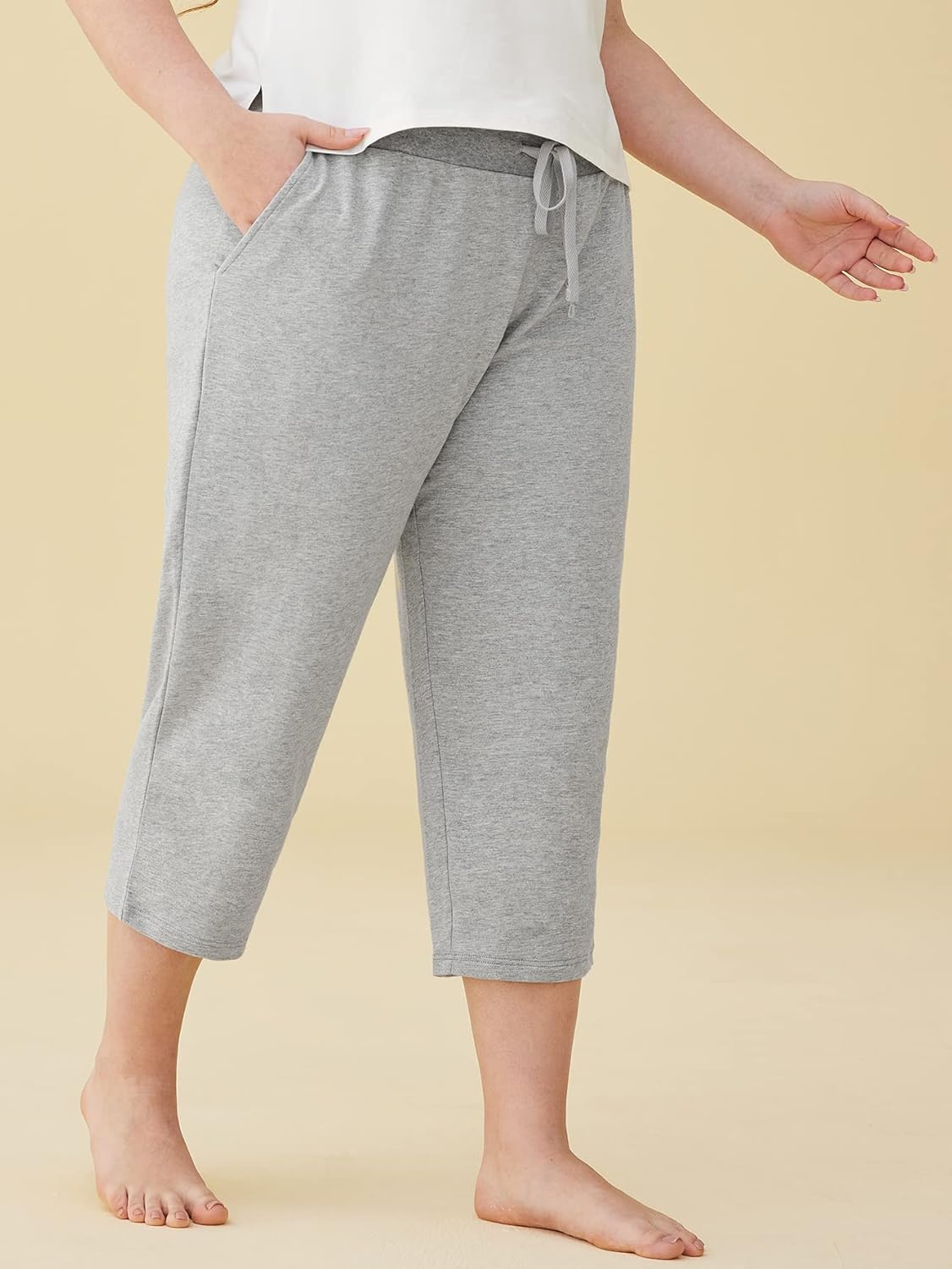 Weintee Women's Plus Size Cotton Capris with Pockets - Image 2