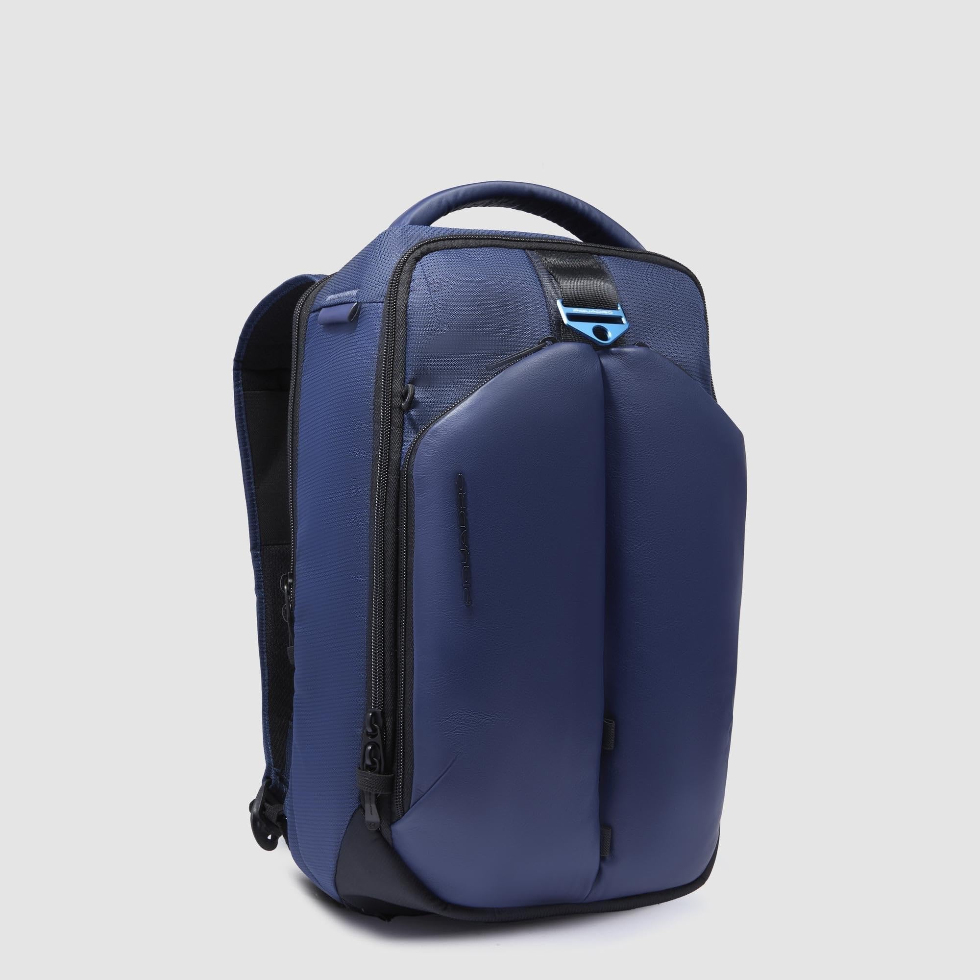 PIQUADRO Zaino da viaggio porta pc 14" | Aggancio per Trolley, Spallacci imbottiti, Vani organizzati, Sostenibile, Ufficio, Uso quotidiano