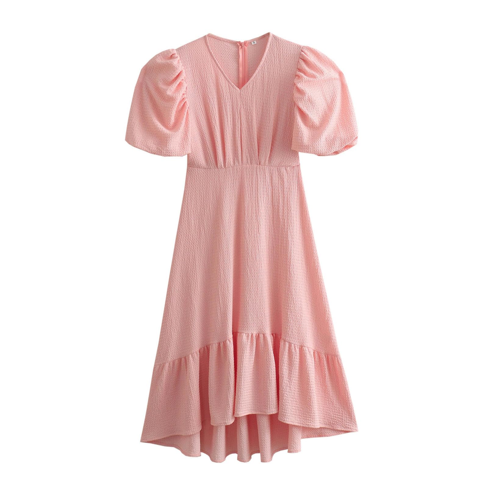 Robe d'été rose à col en V en tissu fluide de qualité et finitions soignées