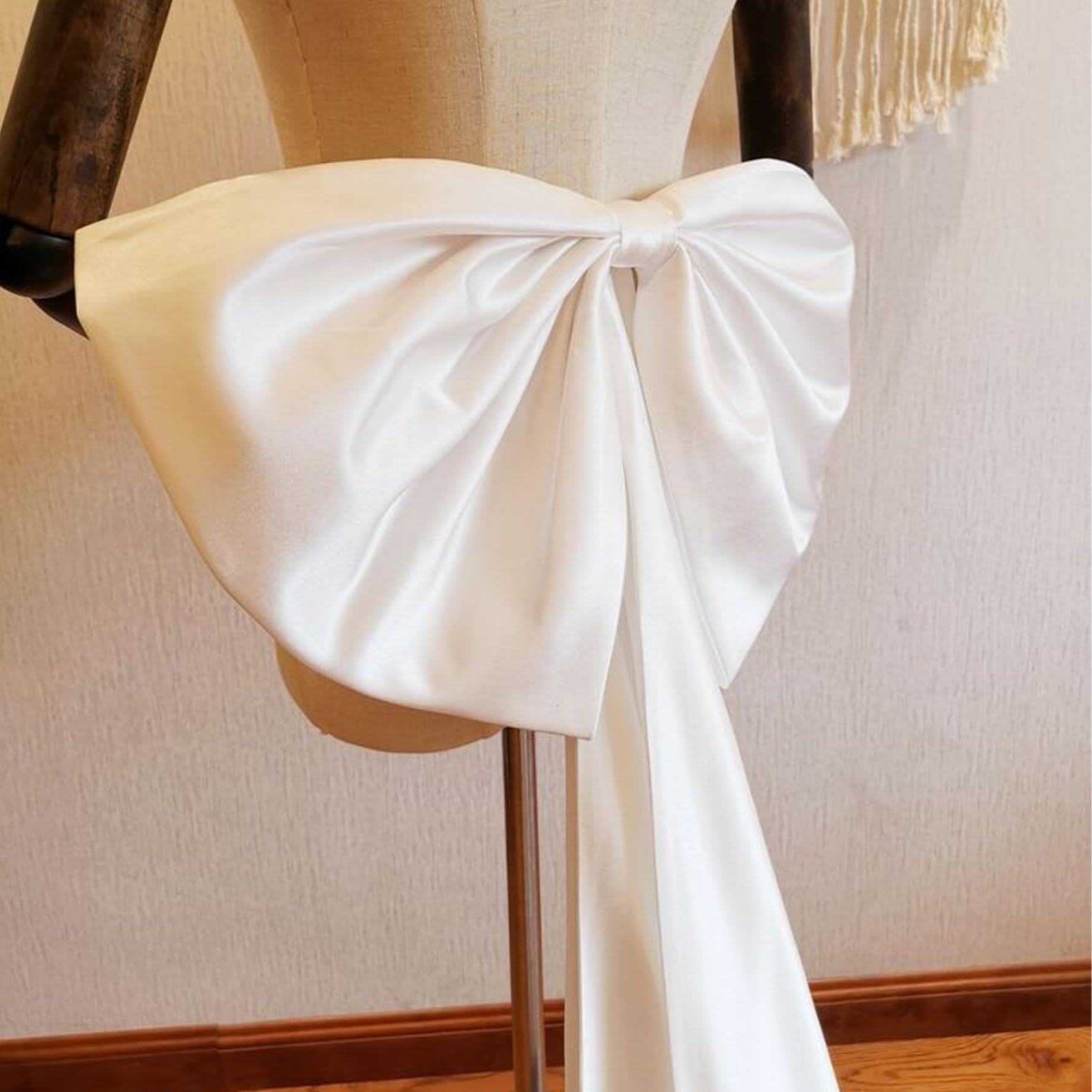 Big Bow für Kleid Satin Bogen für Brautkleider 67 '' Langer abnehmbarer Brautgürtel Doppelknoten Schärpe für Kleid für Braut Hochzeitszubehör