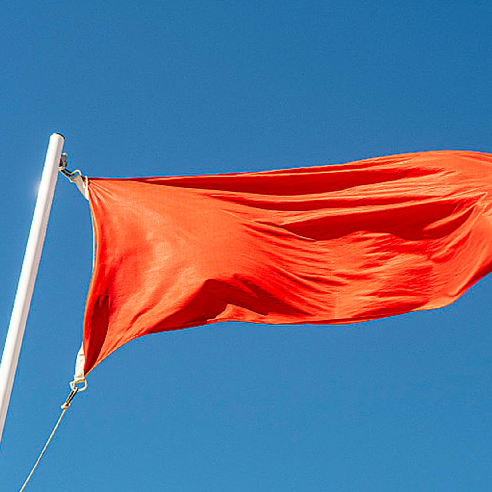 Unbesiegbare Flagge, 90 X 150 Cm – Doppelseitiger Druck, 200D Polyester, 4 Ösen