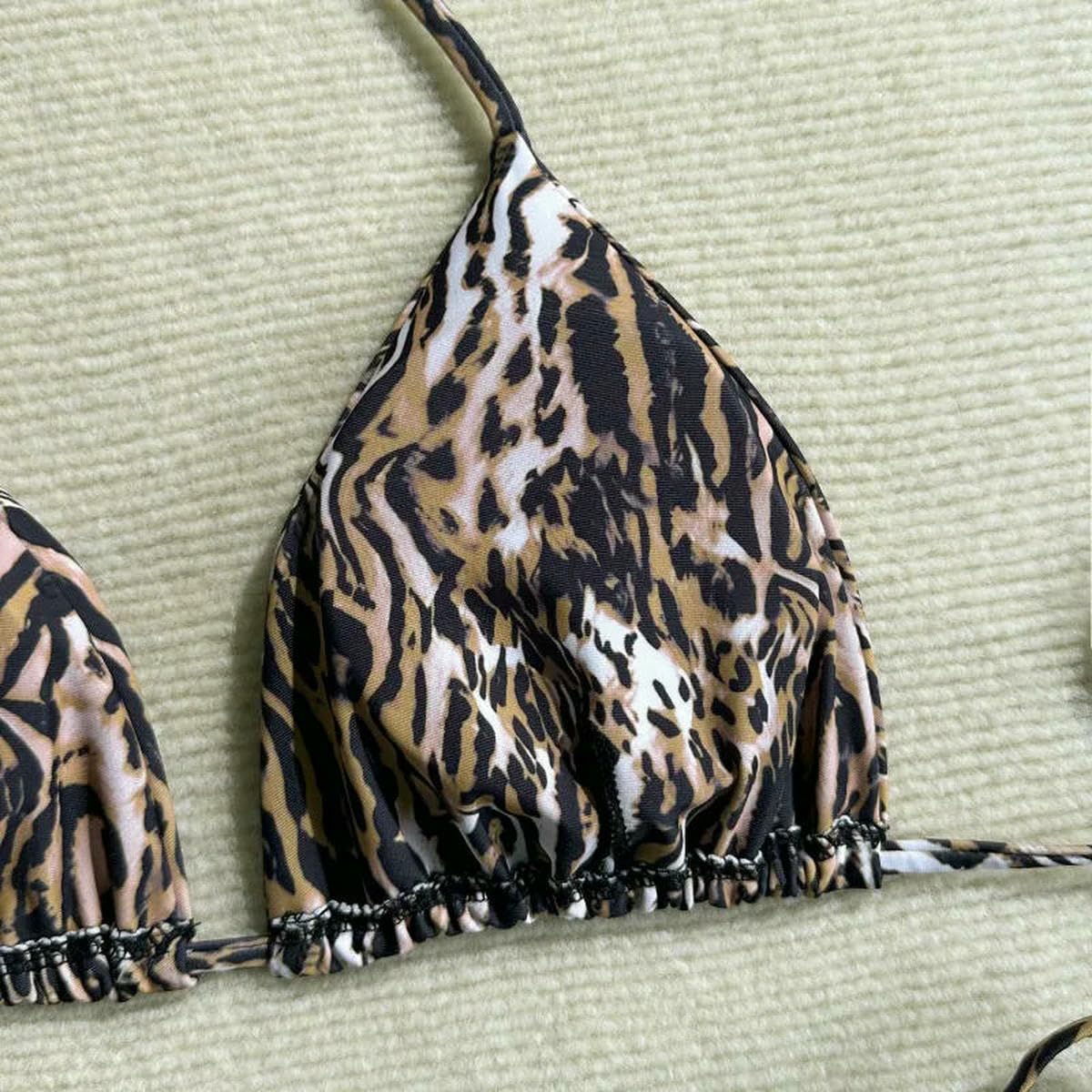 Nylonowy komplet bikini z trójkątnymi stringami i spódnicą | 3-częściowy zestaw bikini w panterkę, S/M/L, trójkątne stringi i przezroczysta spódnica zakrywająca Odzież plażowa