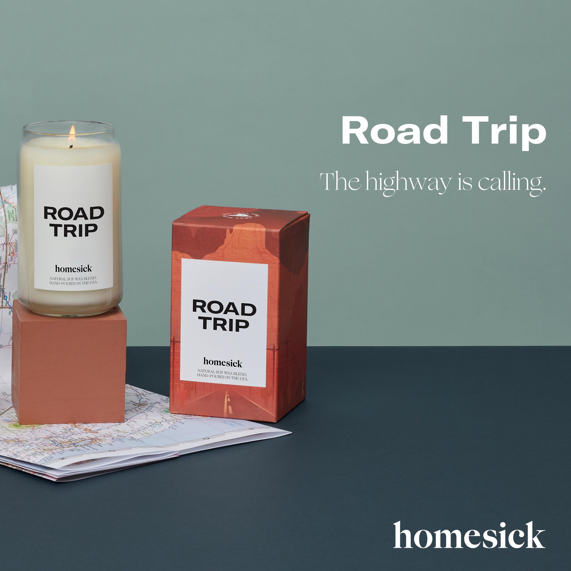 Homesick Premium Duftkerze, Road Trip – Düfte von Limette, Leder, Marine, 390 g, 60–80 Stunden Brenndauer, natürliche Soja-Mischung, Heimdekoration, entspannende Aromatherapie-Kerze