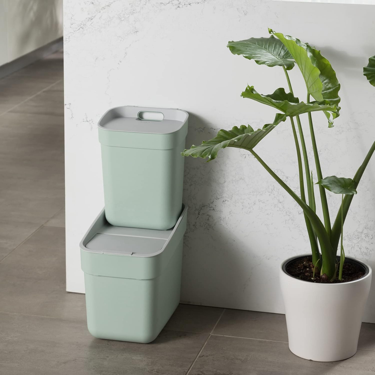 CURVER Ready to Collect 100% Recycled 20L Kitchen Accessories Recycling Lift Top Bin Green with Light Grey Lid