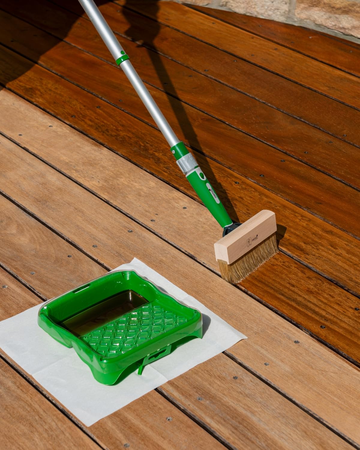 Osmo Terrassenöl Starter Set, 2,5 L Teak Öl natur 007 seidenmatt transparent, inkl. 150 mm Streichbürste mit Handgriff, Holzschutz außen, UV-beständig, offenporig, pflegend