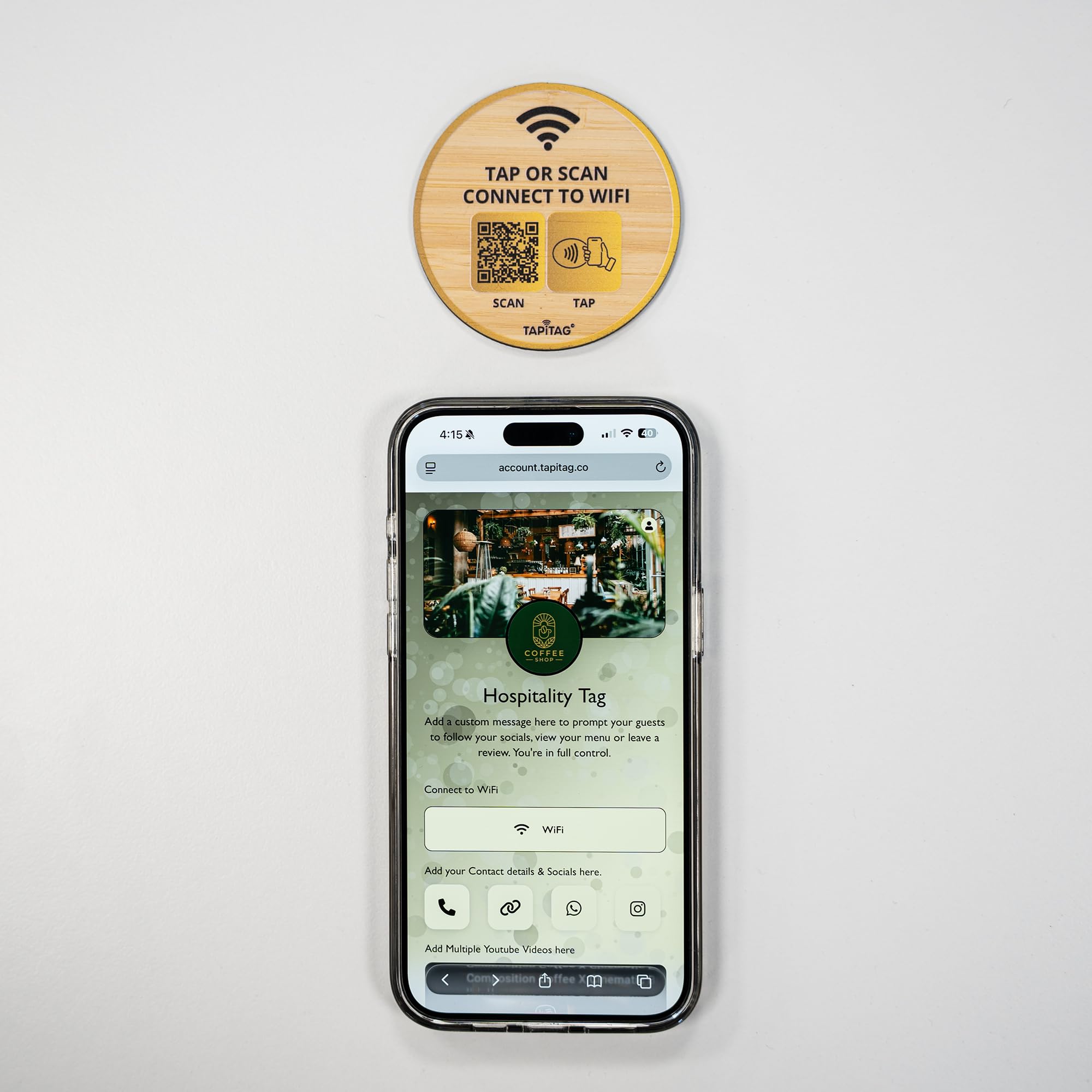 TAPiTAG Porter WiFi – Accès WiFi facile aux invités, sans abonnement, panneau NFC Tap-to-Connect (bambou blanc et or, 70 mm)