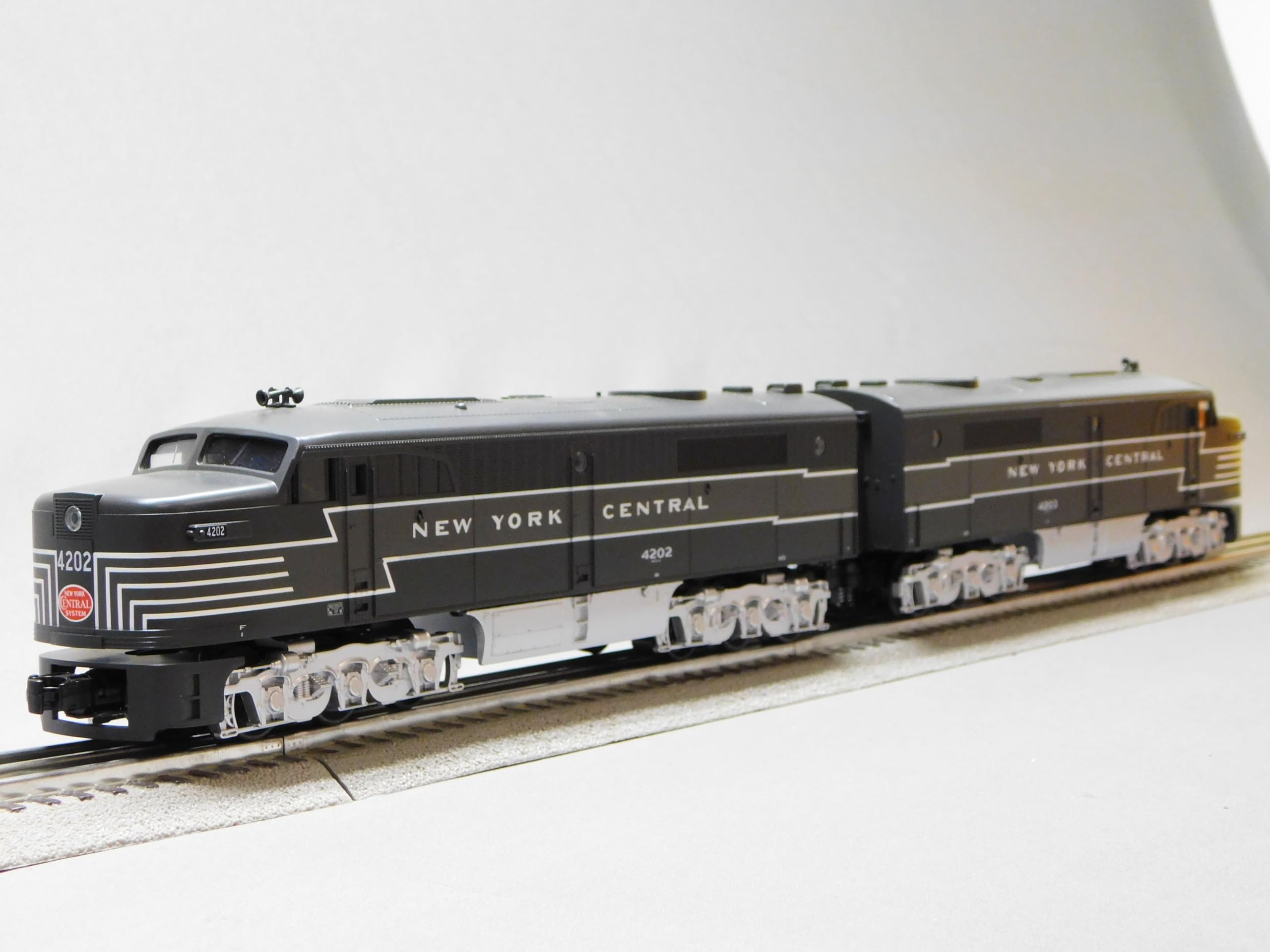 MTH RAILKING New York Central ALCO PA AA Diesel Engine Set O Gauge 30-21077-1