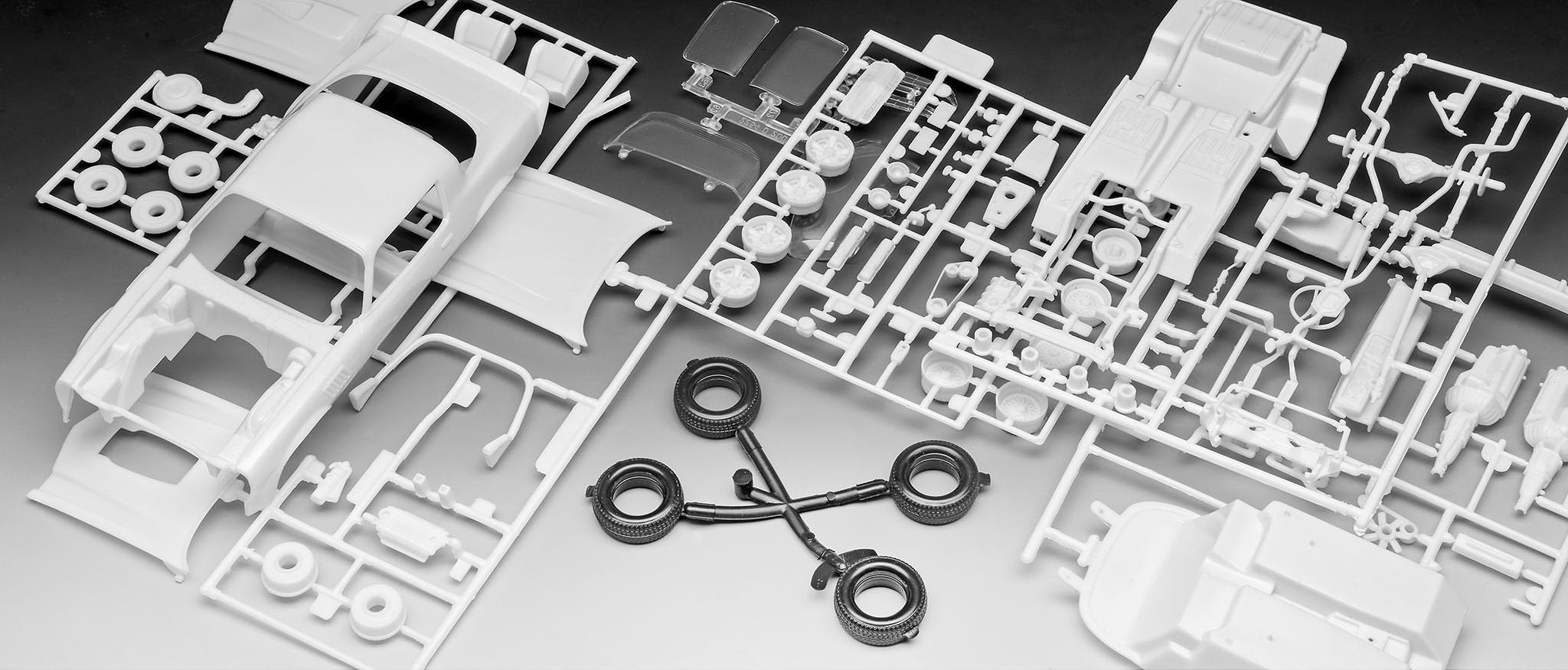 Revell 07728 Chevy Camaro Z/28: Stranger Things - Kit modellino in plastica non costruita/non verniciata, scala 1:25