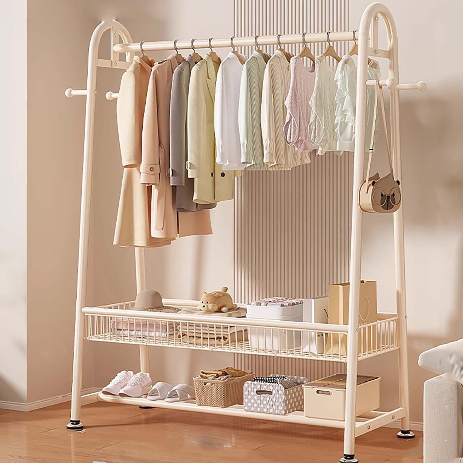 Portant à vêtements en métal avec panier et étagère noire pour chambre