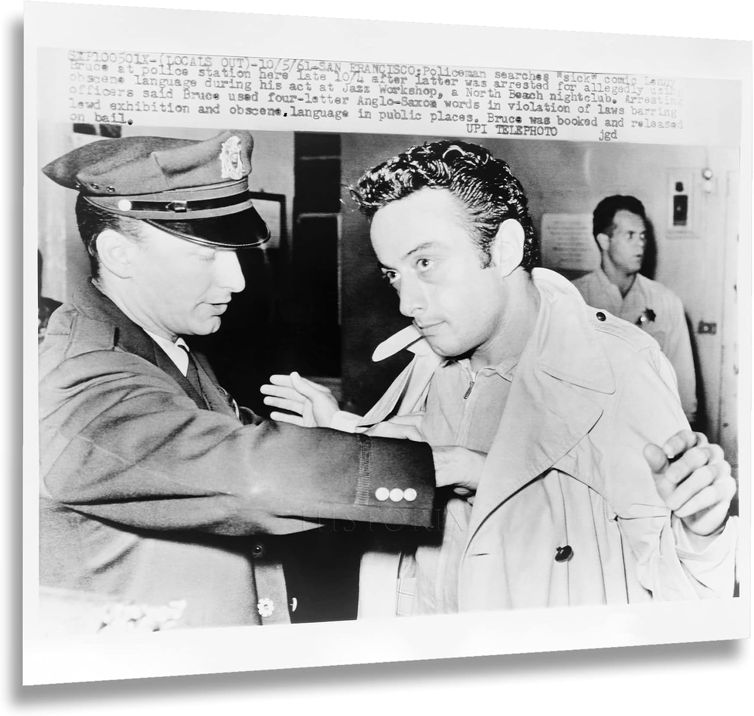 HISTORIX Vintage 1961 Lenny Bruce Photo Print - 24x30 Inch The Arrest of Standup Comedian Lenny Bruce Poster - Photo of Lenny Bruce at Police Station