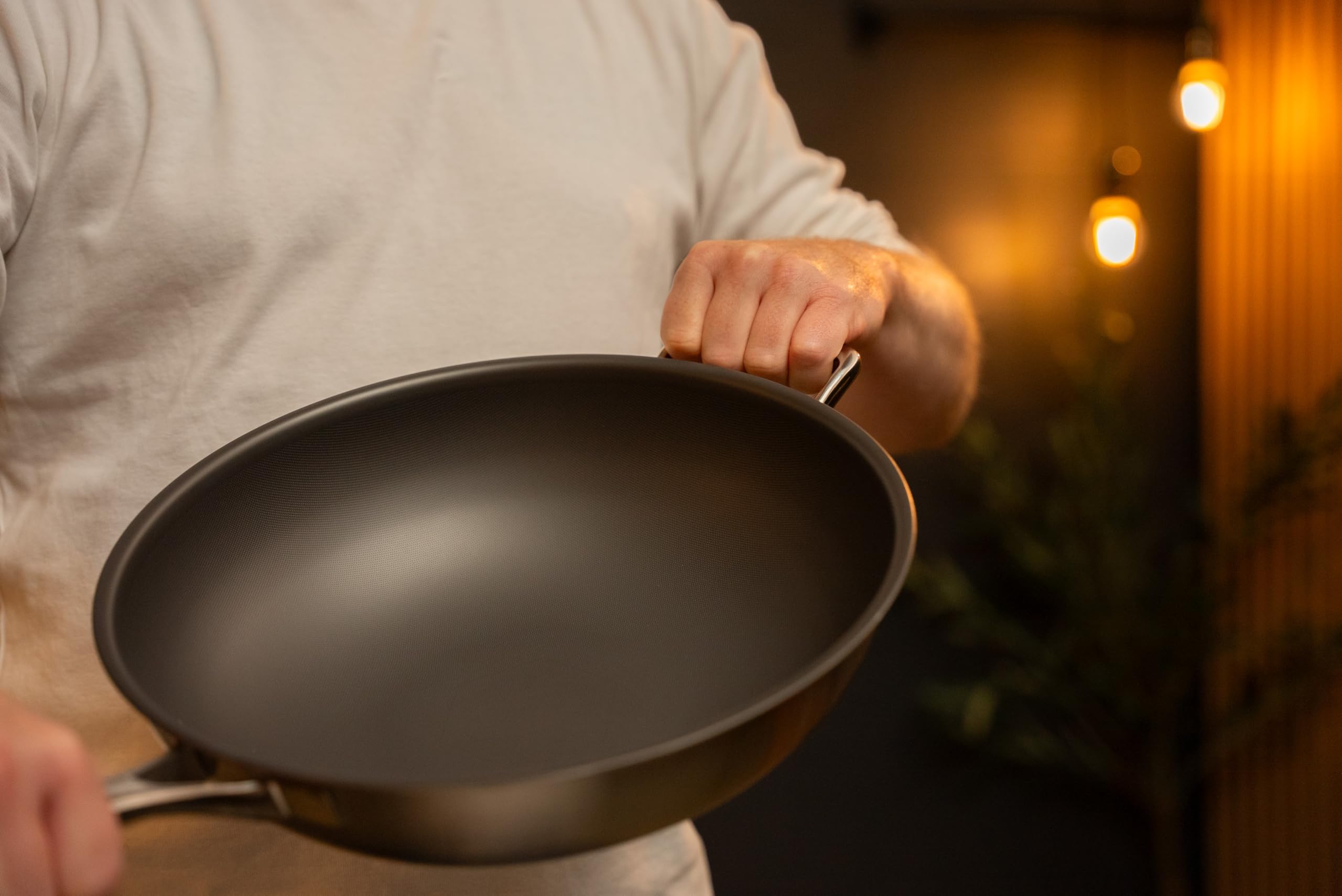 Onyx Cookware ZERO Wokpfanne 30 cm – Natürliche Antihaft aus Edelstahl | Ohne chemische Beschichtung; PFAS- & PTFE-frei; nano-texturierter Edelstahl; kratzfest; für alle Herdarten; ofenfest