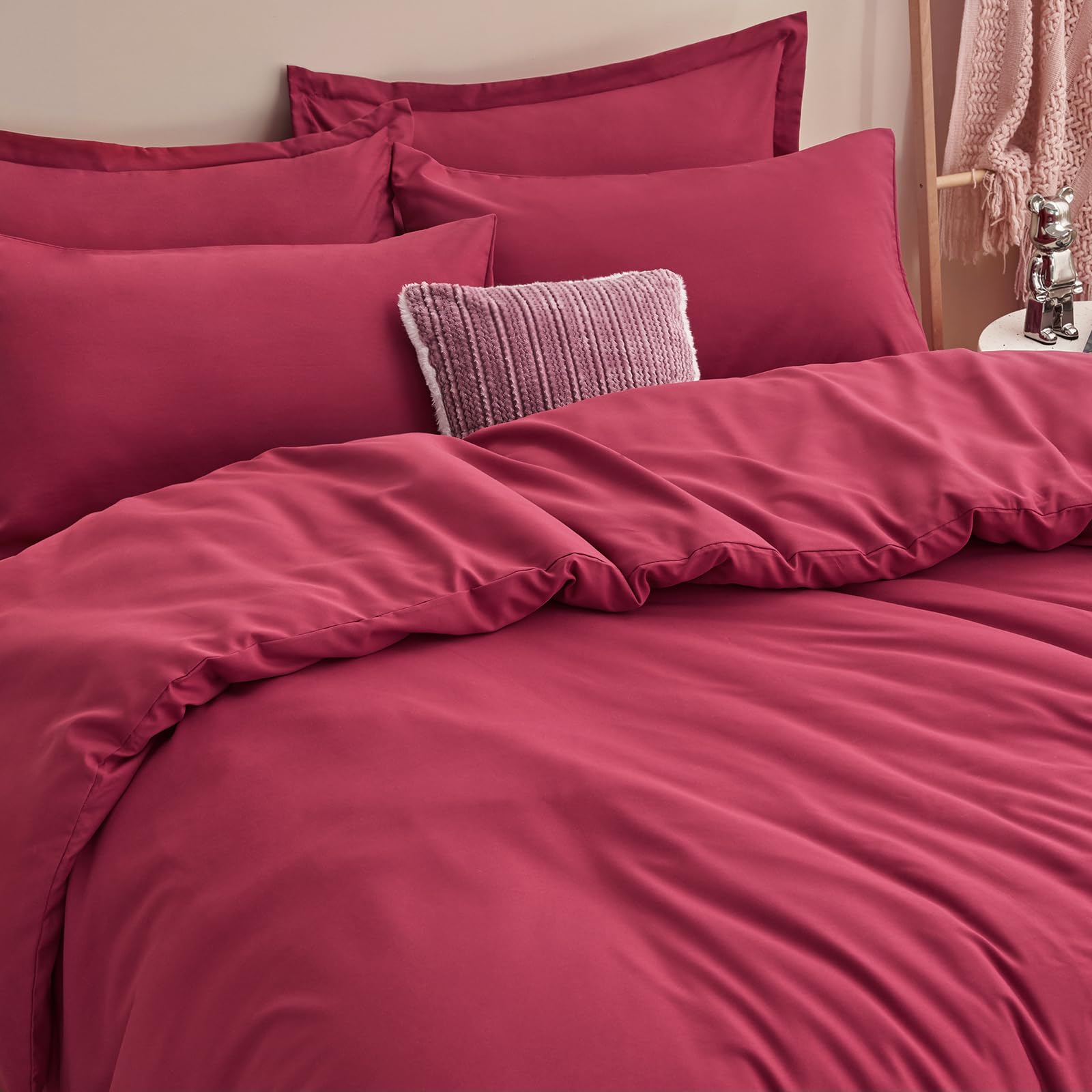 RUIKASI Set Copripiumino Matrimoniale 240x220 - Monocromatico 3 Pezzi Copripiumino Set di Due Federe 50x80 cm inclusi, Microfibra, Facile Da Gestire e Morbida, Rosso