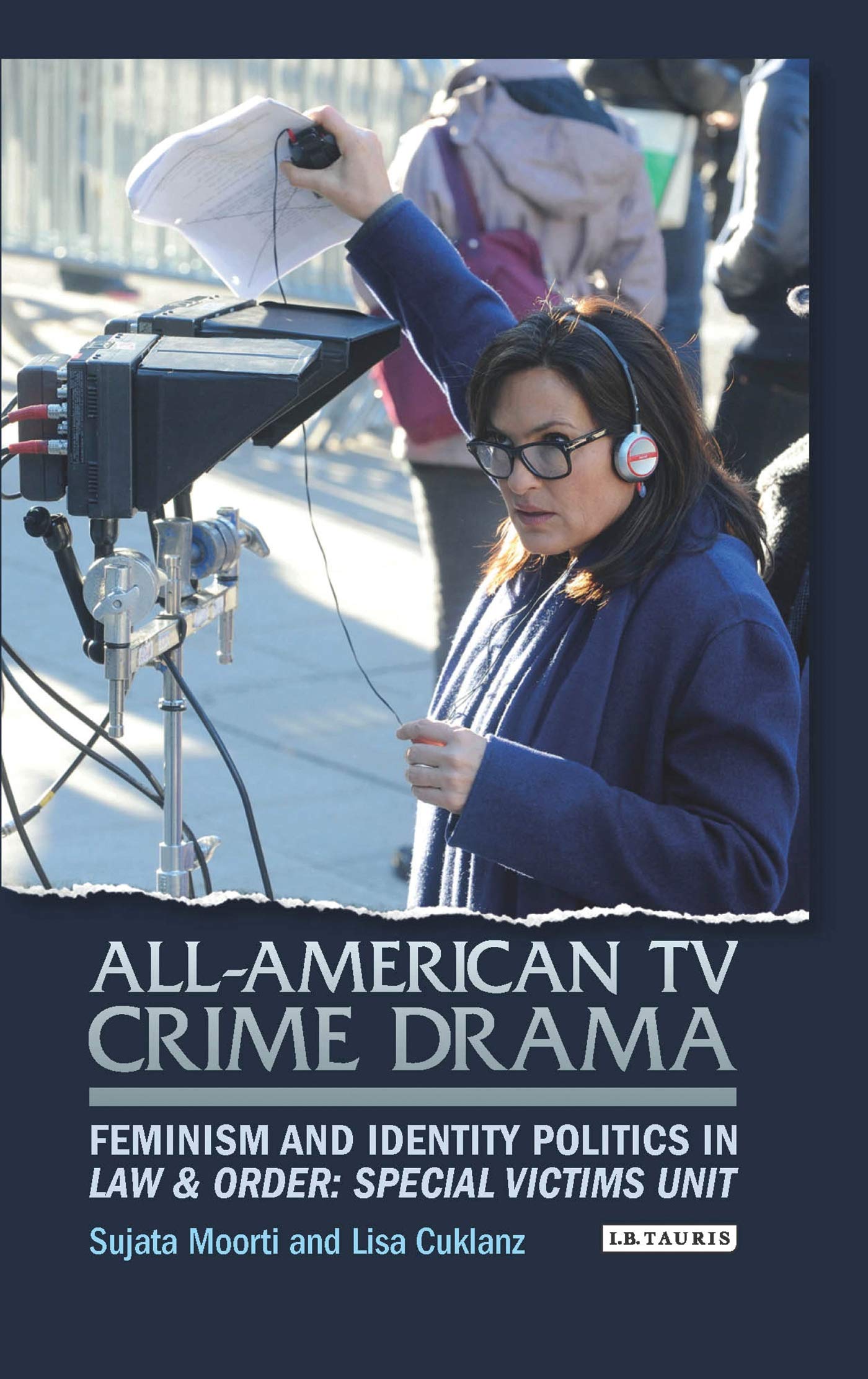 Comprendre le féminisme dans Law and Order SVU grâce à ce livre d'analyse complet