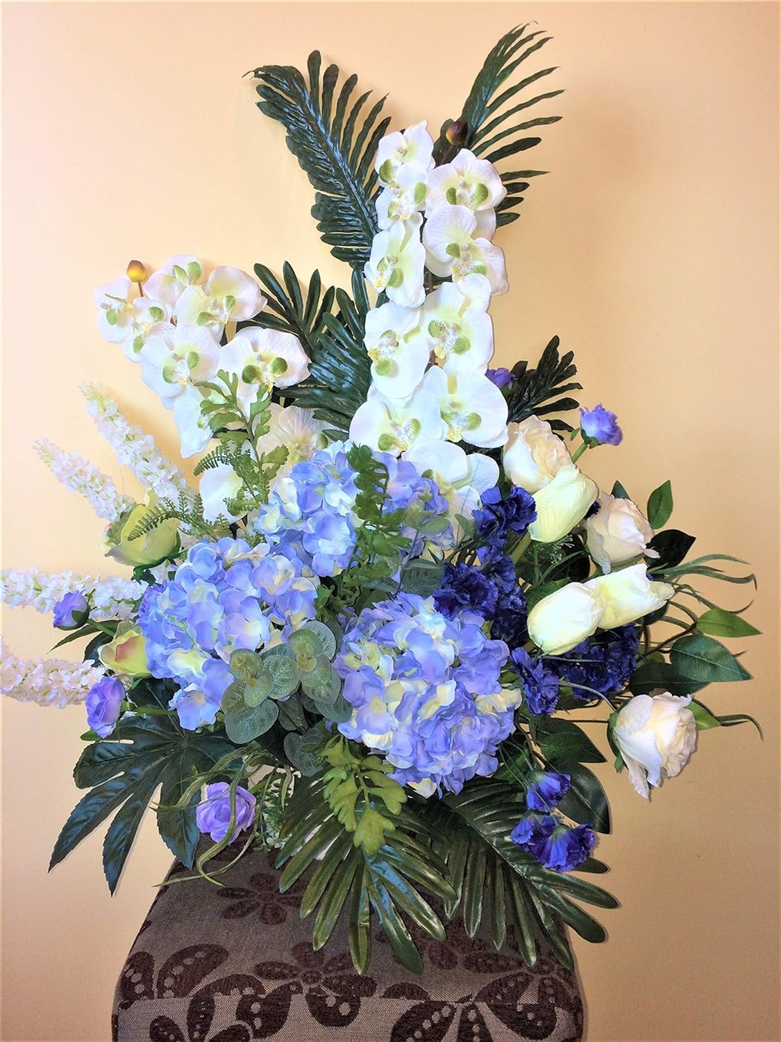 LBA Centro de Orquídeas Blancas y Hortensias Azules, Flores y Plantas Artificiales. Tanto para casa como para Cementerio. Med.: 85x85cms.