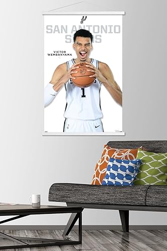 Miniatura 2 de Trends International NBA San Antonio Spurs - Póster de pared de Victor Wembanyama Feature Series 23, 22.37 x 34.00 pulgadas, paquete de impresión y