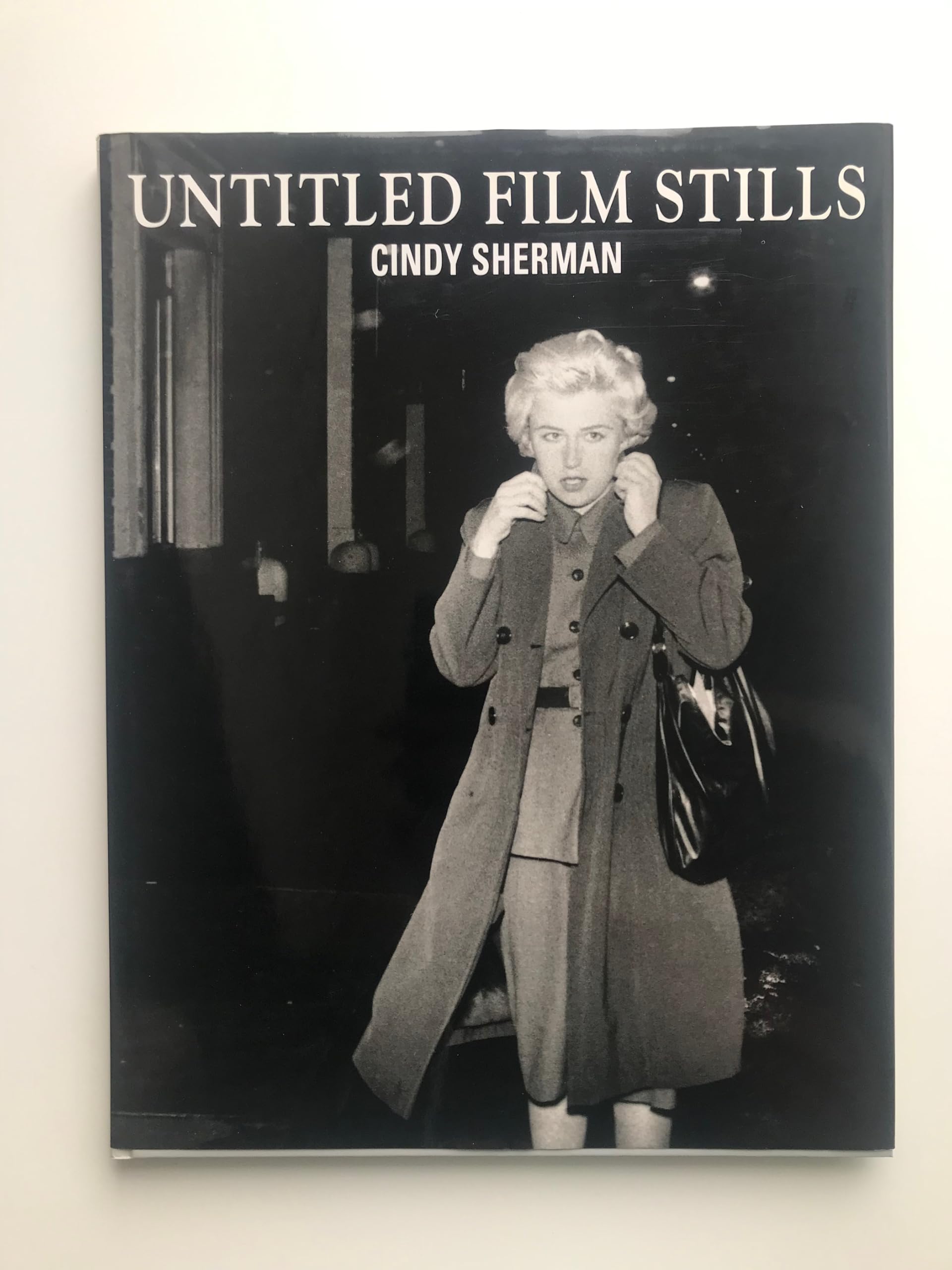 Amazon.co.jp: Cindy Sherman: 本、バイオグラフィー、最新アップデート