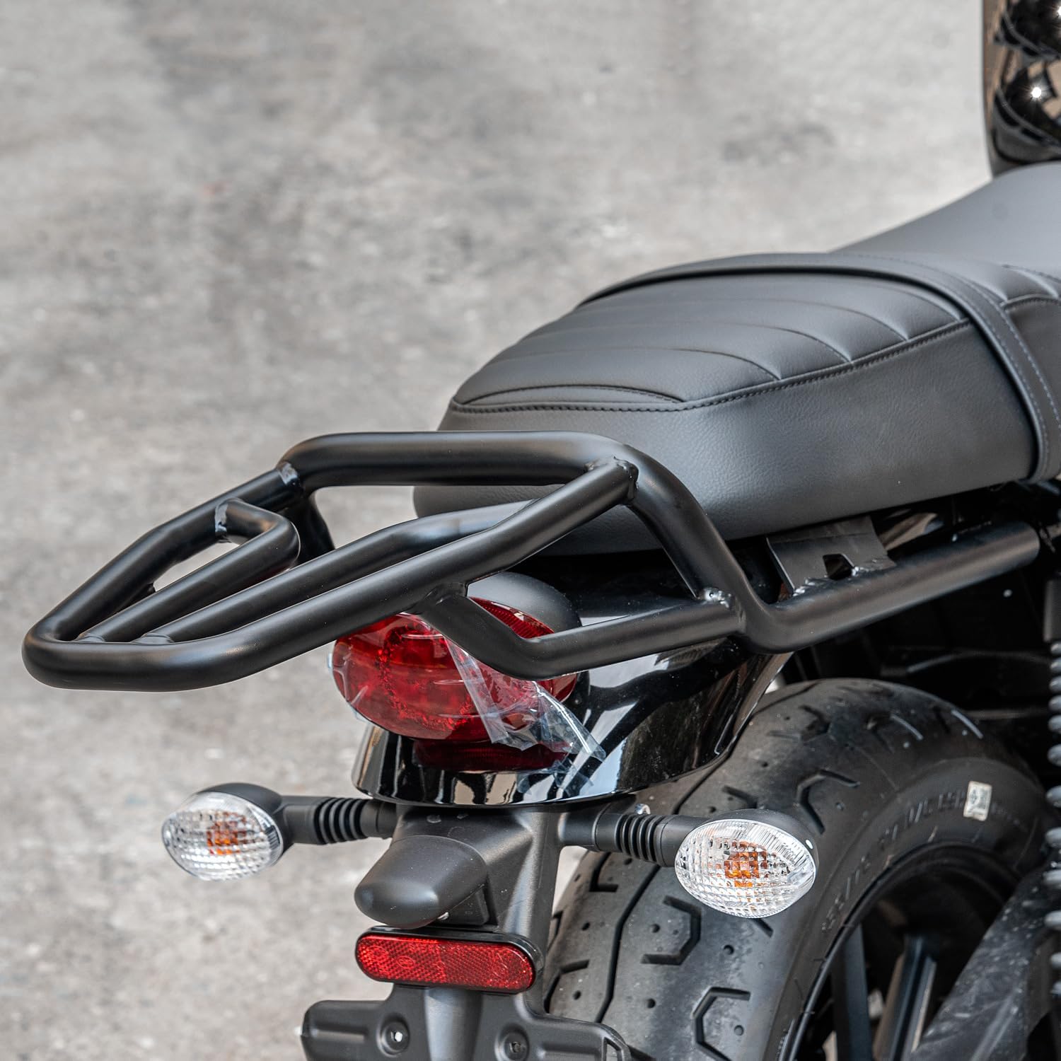 Motorcycle Rear Luggage Rack Compatible with Triumph Street Twin 900 2016-2022 Speed Twin900 2023-2024 Tail Passenger Grab Bar Cargo Carrier Support Solo Seat Shelf (Black)