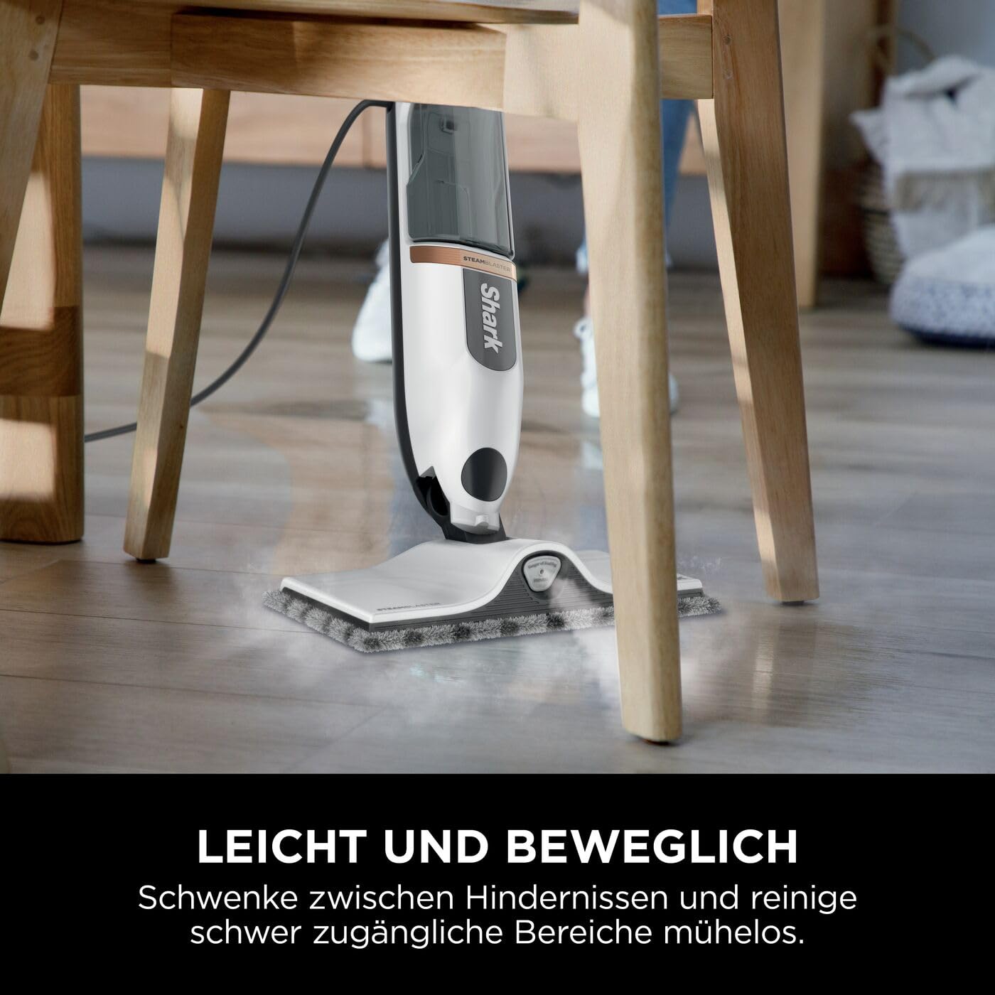 Shark SteamSpot mit Steam Blaster-Technologie für Hartböden, Leichter Dampfreiniger, chemiefreie Reinigung, Abnehmbarer Wassertank, 2 waschbare Dirt Grip Soft-Scrub-Pads, White & Poly Copper S2001EU