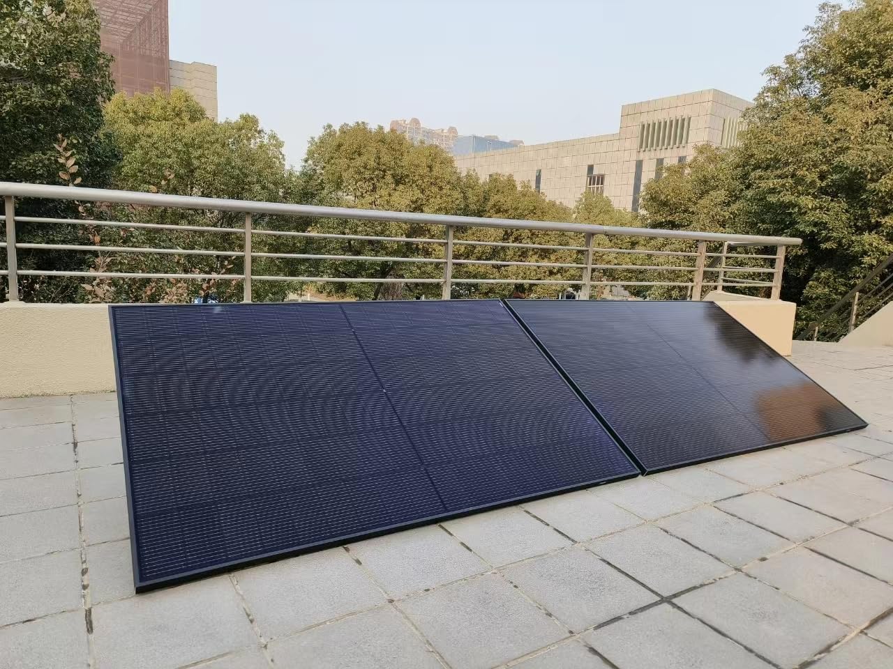 SAKETE Solarmodul 1000W – N-Typ Full Black Solarpanel mit Halbzellen-Technologie, geeignet für Balkonkraftwerk, 500W PV Panel 2er