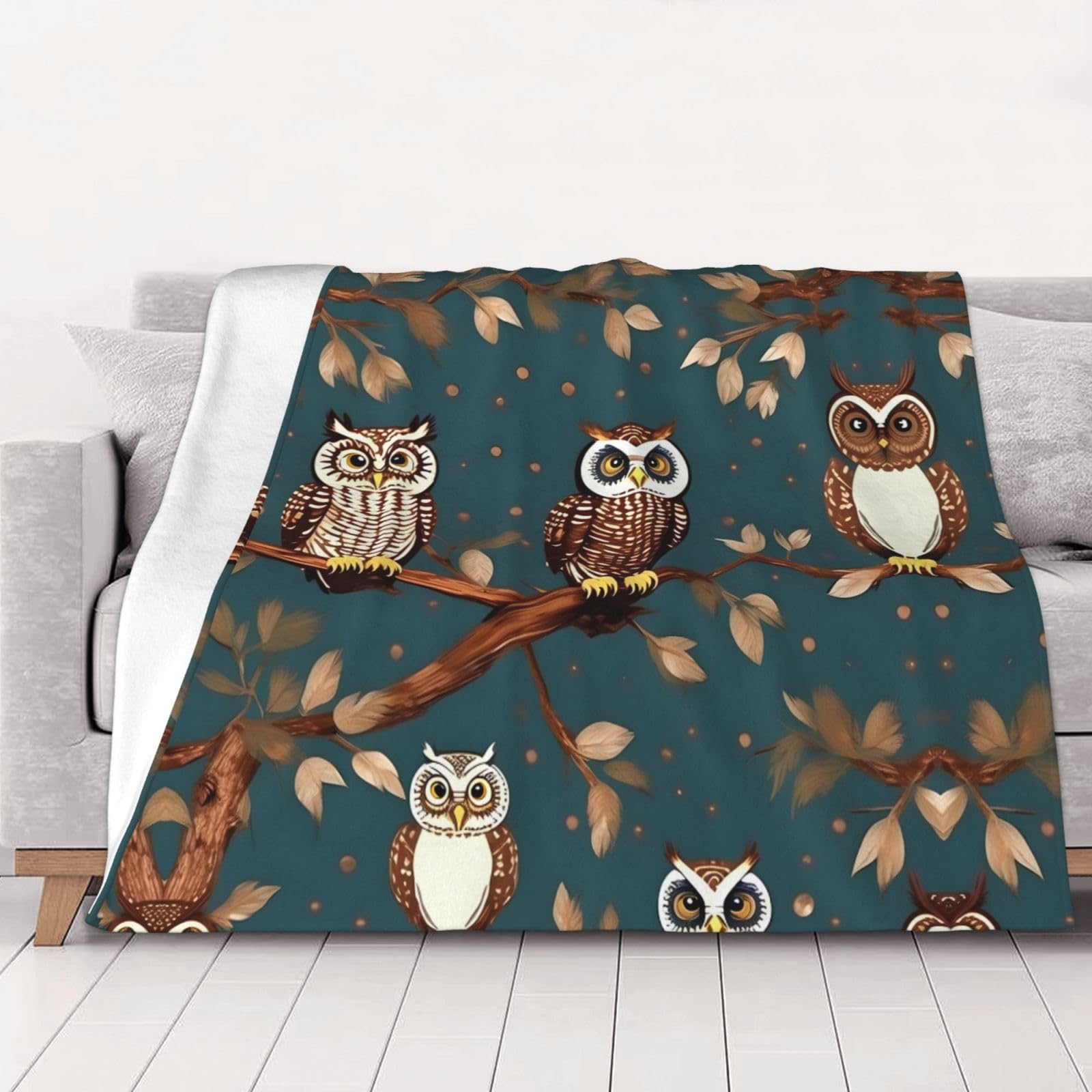 Couverture en flanelle premium : douceur et motif hiboux élégant sur lit