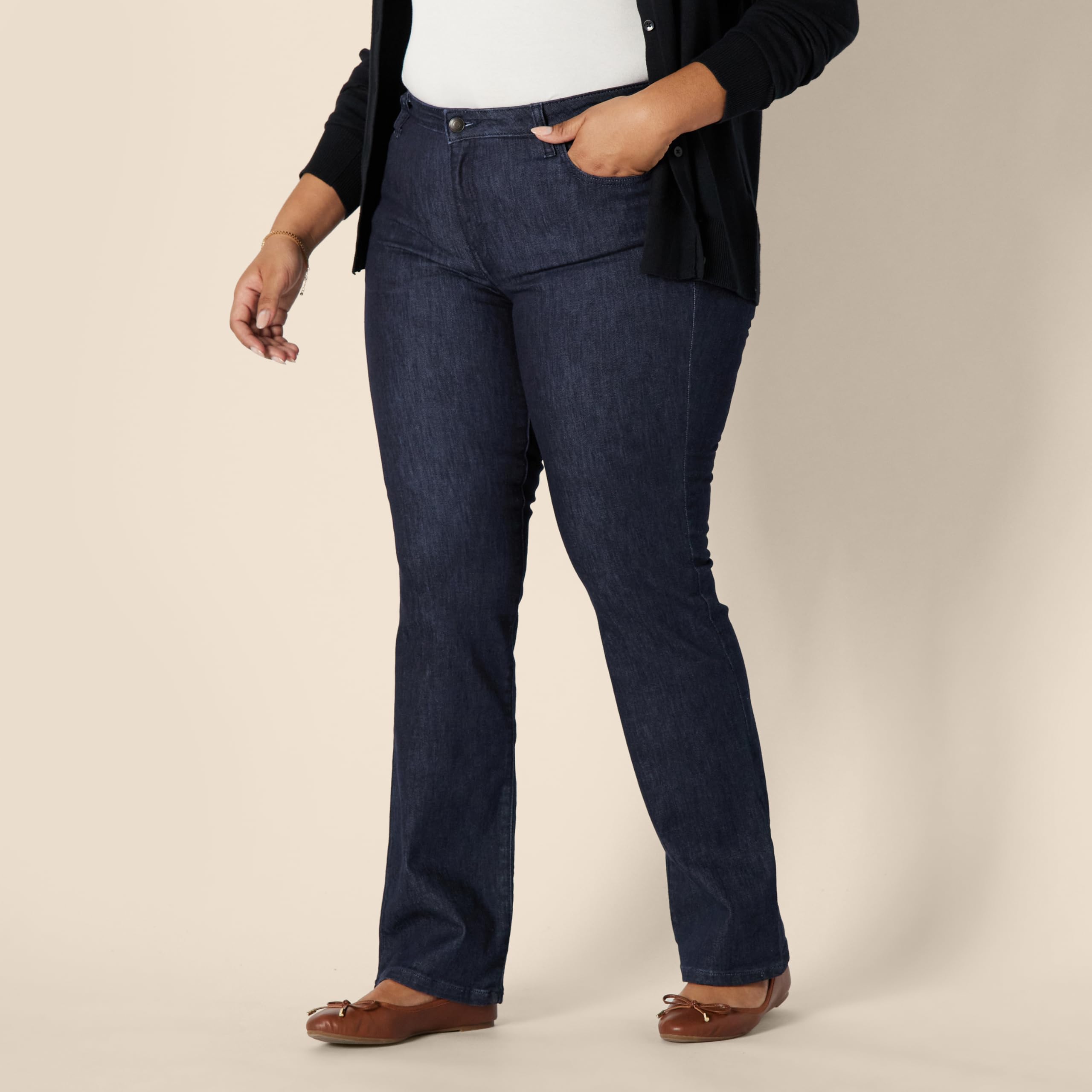 Amazon Essentials Jeans Elasticizzati a Vita Media Bootcut Vestibilità Aderente - Colori Fuori Produzione Donna