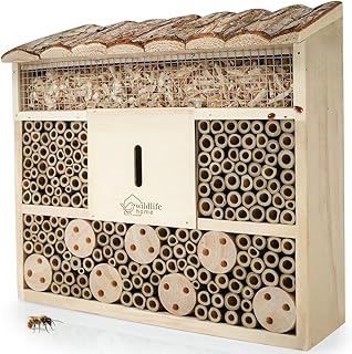 WILDLIFE HOME Bienenhotel Insektenhotel mit Rindendach I Unbehandelt, Bienenhaus aus Massiv-Holz für Bienen, Marienkäfer & Florfliegen, Insektenhaus I Nisthilfe Insektenhotel zum Aufhängen