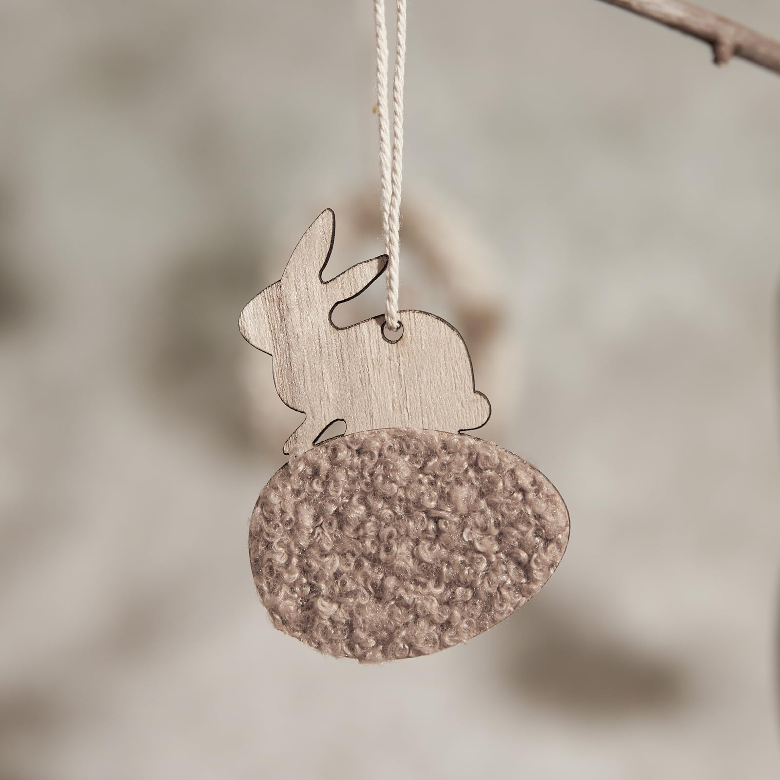 DN DECONATION 9-teilige Osteranhänger, Holz Hasen mit Sherpa-Textur & Perlenschnur, Rustikale Osterdekoration zum Aufhängen für Baum, Tür & Tisch, Landhaus Deko Set in Beige & Braun mit Holzperlen