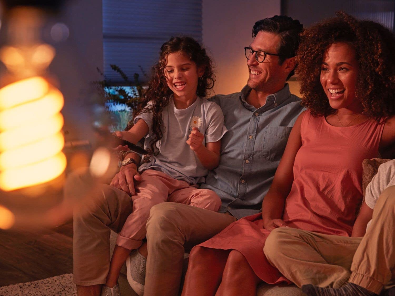 Philips Hue - Bombilla LED Inteligente de Filamento, Luz Blanca Regulable, casquillo E27 tipo G93 7W 550 Lúmens, Compatible con Alexa y Google Home