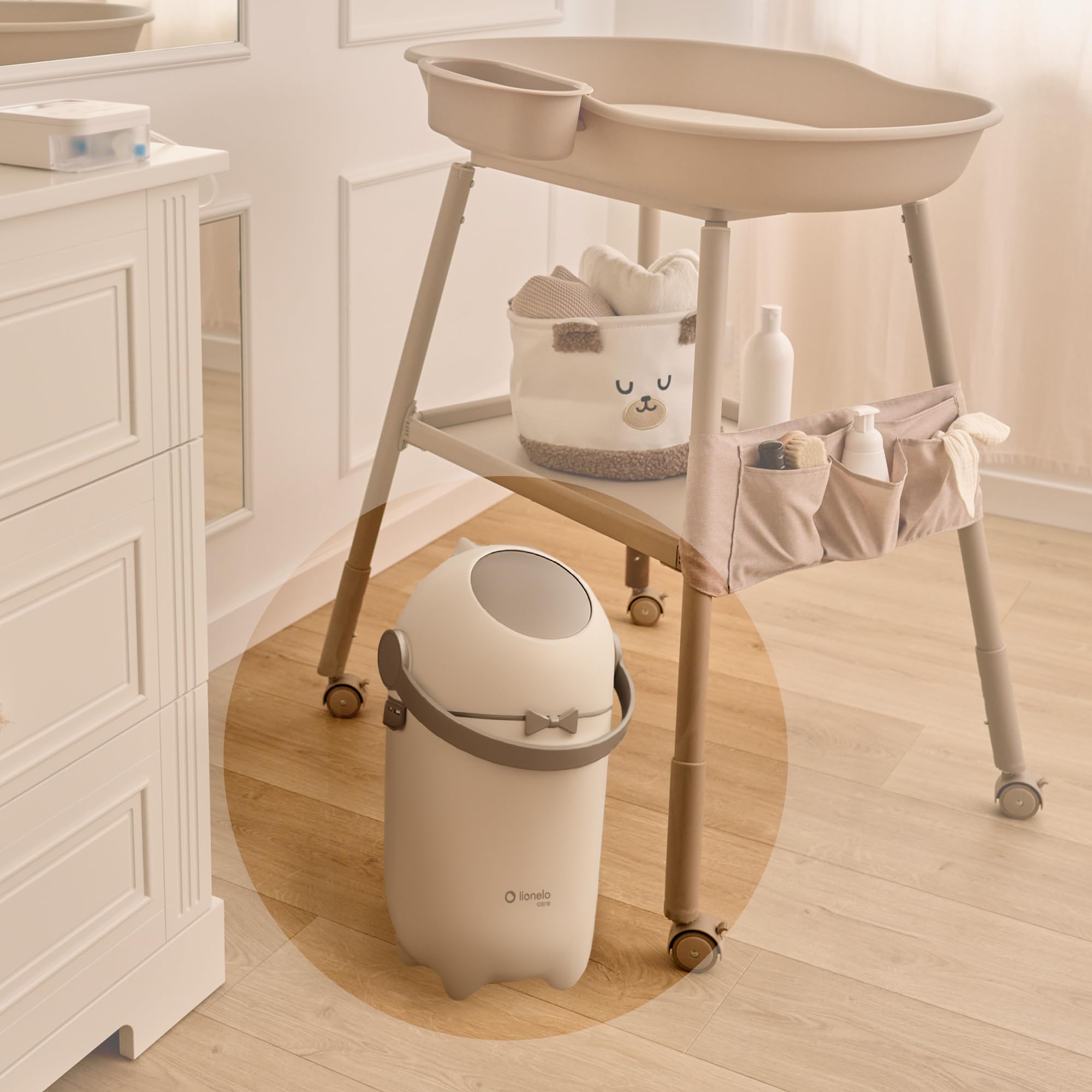 lionelo PUREBIN Mangiapannolini Universale che non lascia uscire gli odori, per sacchetti universali senza ricariche costose, bidone pannolini per neonati, uso con una mano, 10 l (Bianco)