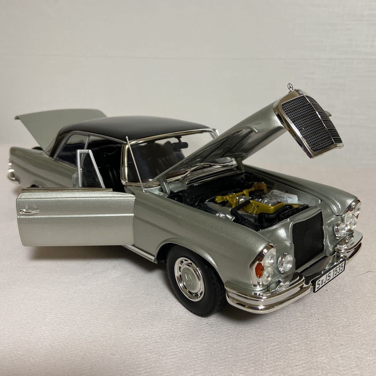 NOREV 1/18 メルセデスベンツ 280SE 1/18 Norev 1968 Mercedes-Benz Mercedes 280 SE 280SE (Dark