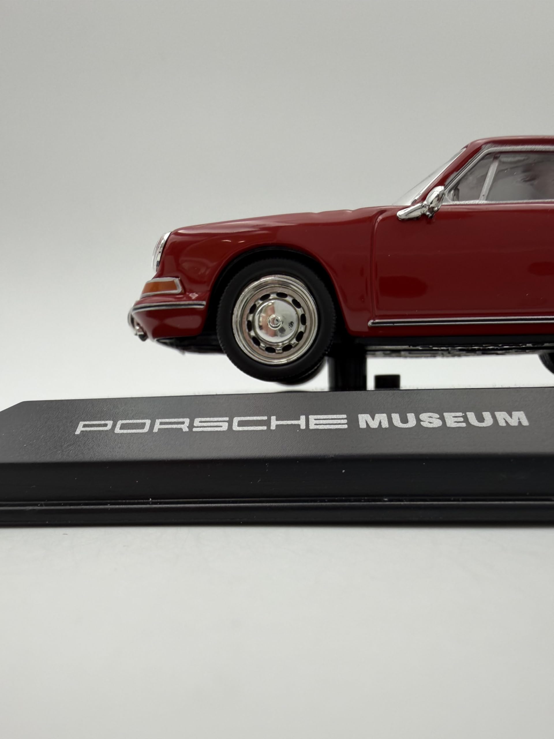 Porsche 911 (901 057) 1964 Model Araba 1:43, Kırmızı - Detaylara