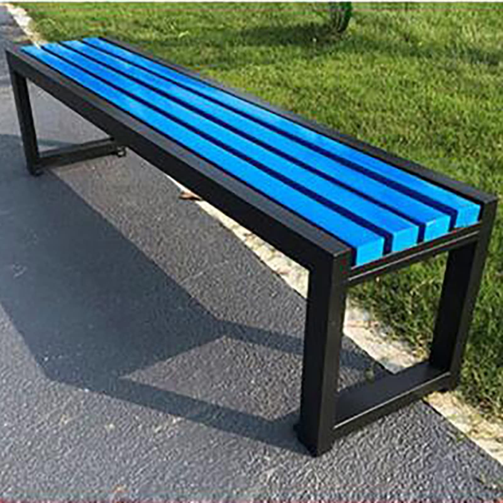 Banc de jardin en métal de 150 cm pour aménager un coin lecture ombragé sur la pelouse