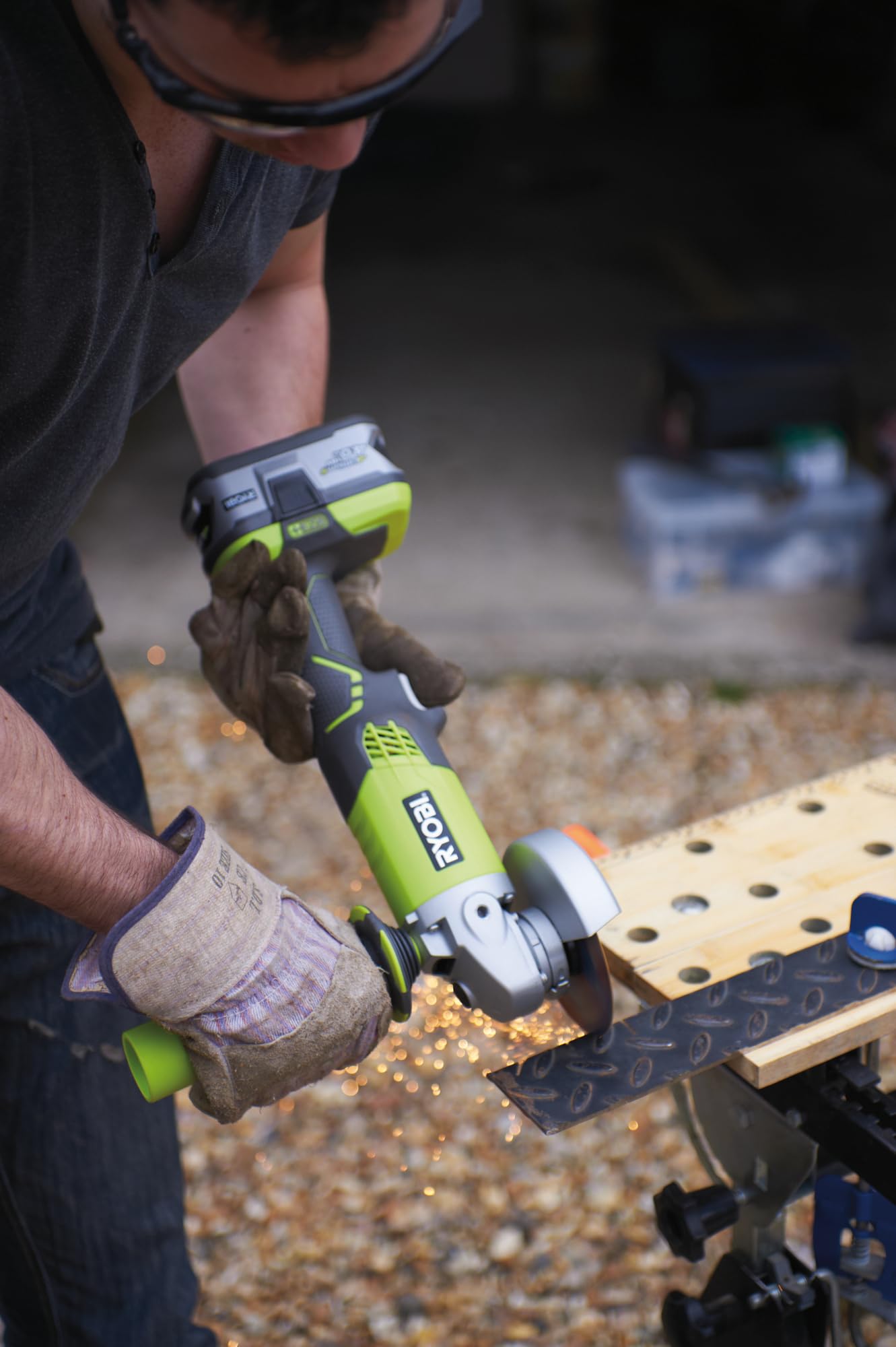 Ryobi RCK184O-242SZL, Kit Utensili da 4 pezzi, Trapano Avvitatore + Smerigliatrice Angolare + Levigatrice + Sega Circolare, 1 Batteria 4.0Ah e 1 Batteria 2.0Ah + Caricabatterie e Borsa Portautensili