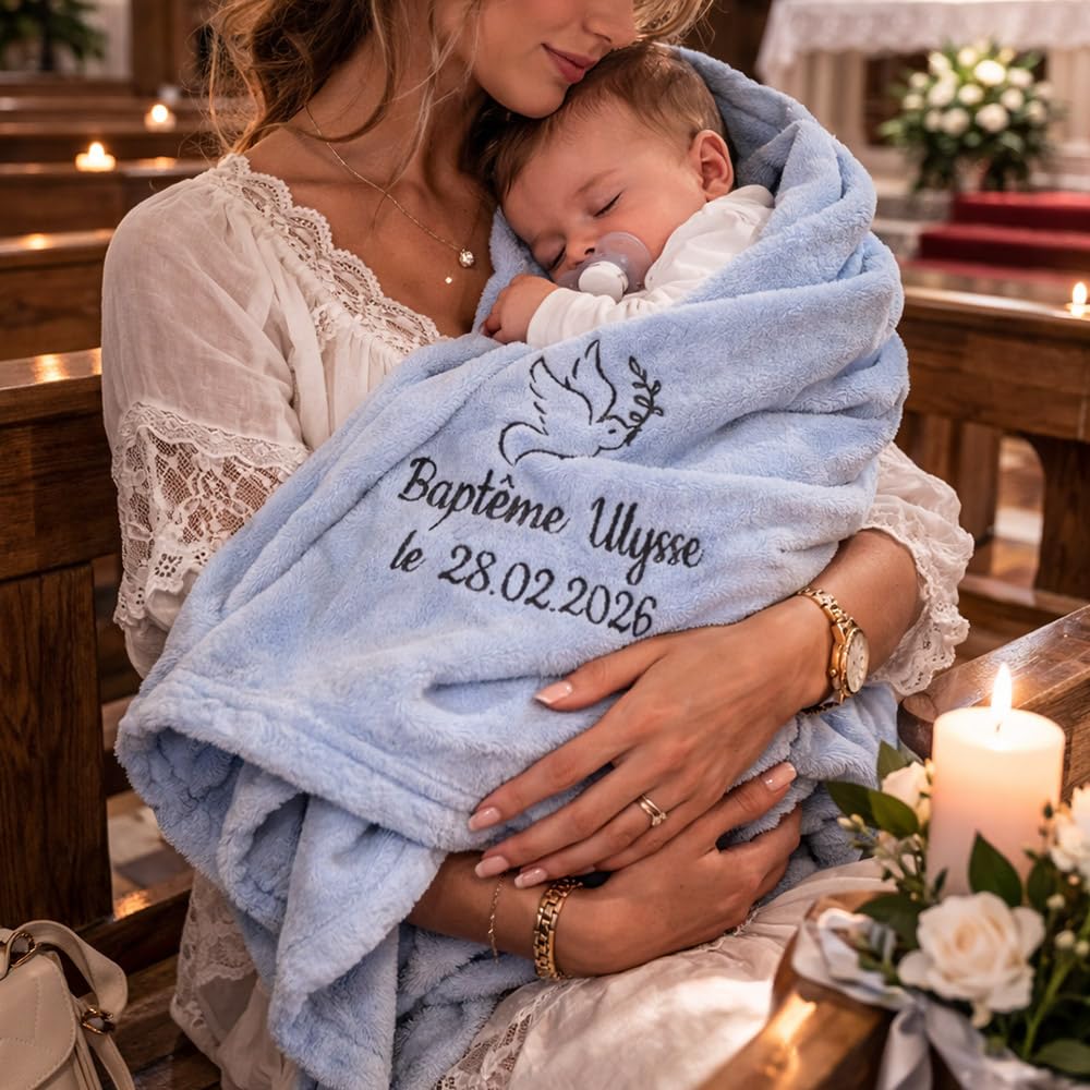 Couverture de Baptême Personnalisée avec Un Prénom Brodé, en Polaire Douce, 2 Dimensions 105x75 cm ou 140x95 cm, Cadeau Bébé, 100% Polyester