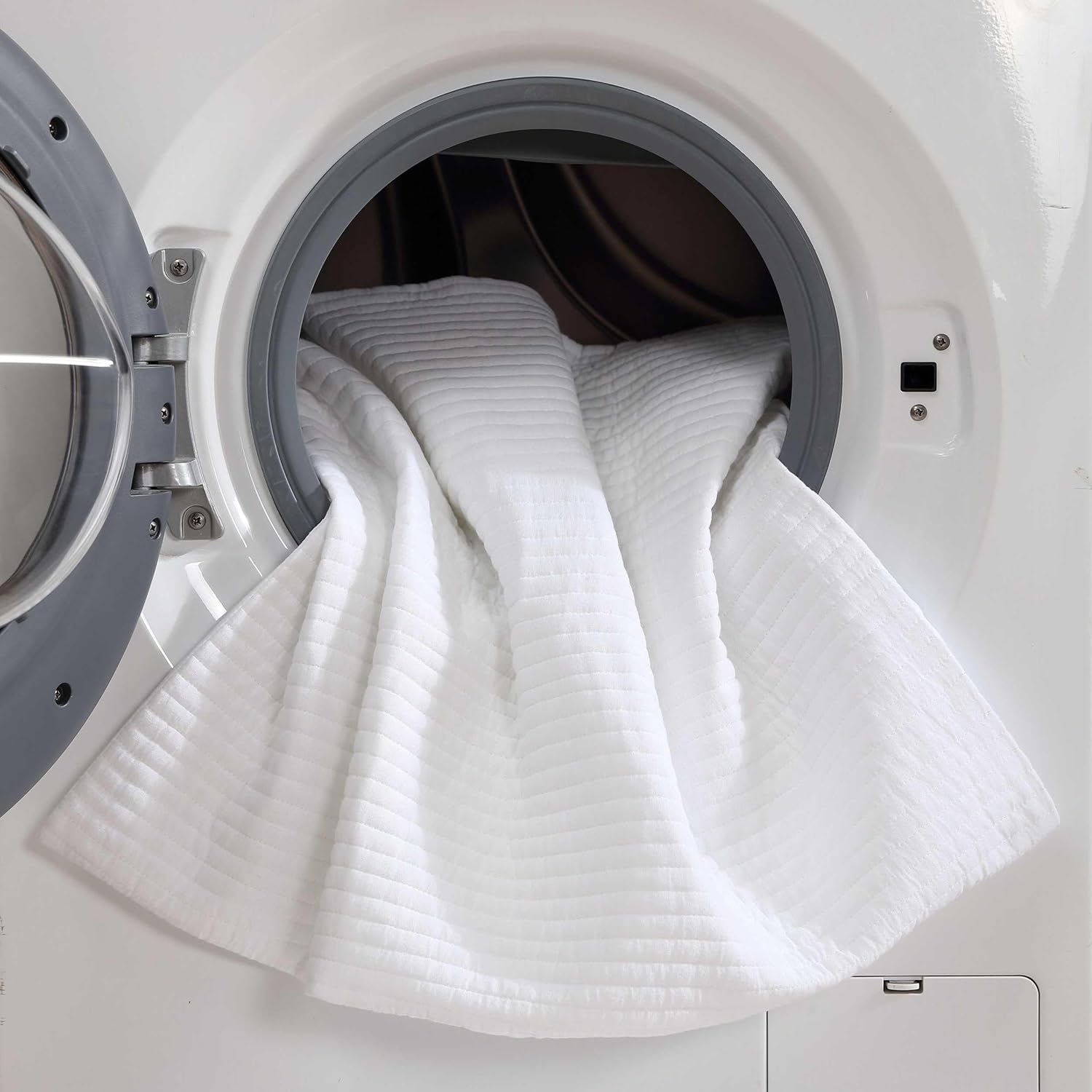 Vera Wang - Quilt Set, Super Soft Bedding Set with Matching Shams, Back Closure for Easy Removal, Modern Room Essentials (Cotton Voile Solid White, Queen)