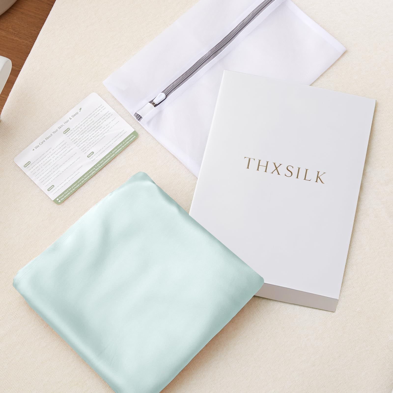 THXSILK Spannbettlaken für Baby, 100% Maulbeerseide, Weich und Atmungsaktiv zum Schutz der Babyhaare, Elastischer Klettverschluss, Oeko-TEX Zertifiziert, 52x105 cm (Hellblau, 1 Stück)