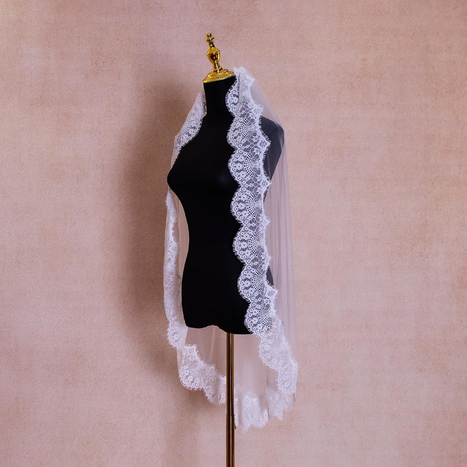 Lace Wedding Veils 1 Tier Fingertip Short Bridal Veil With Metal Comb for Brides